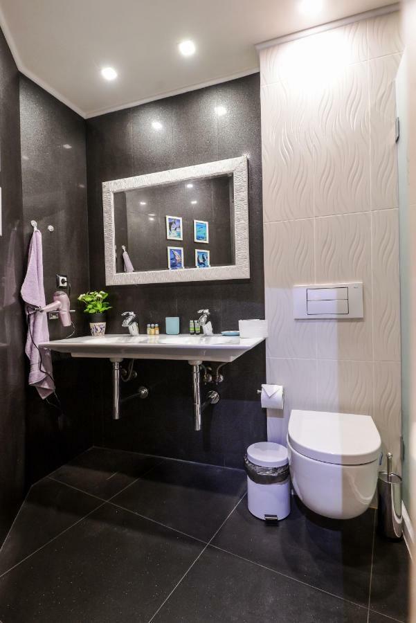 Champs-Elysees Sofia 2-Bdr, 2-Bthr Tsar Simeon Suite By Flat Mаnager Екстер'єр фото